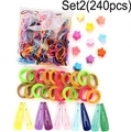 Detailansicht des 240-teiligen bunten Haarschmuck-Sets mit Clips und Gummis - A06-04-05 (240 Stück)