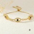 Detalle de la pulsera de ojo turco chapada en oro de 18K con circonitas y cierre ajustable - Negro-BR1208-D