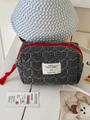 Beauty case trapuntato a cuori con motivo a scacchi bianco e nero e zip rosse - Custodia Ottagonale / Nero