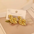 Massive goldene Ohrringe mit unregelmäßiger Textur aus poliertem Edelstahl-Finish - Gold Gehammertes Herz (32)