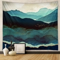 Dettaglio di arazzo paesaggistico con montagne blu e uccelli su una parete moderna - 73X95CM / Tessuto Spazzolato / GT104568-Paesaggio Verde