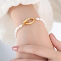 Elegant freshwater pearl bracelet featuring a unique gold oval clasp and white pearls - Bracelet / Gold Bracelet - 19cm
