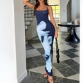 Elegantes marineblaues Maxikleid mit hellblauem Blumendruck und schmalen Trägern - S / Marineblau