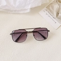 Lunettes de soleil vintage enfant carrées avec verres dégradés violets et monture grise - Double Gris