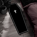 Alfombra negra con forma de ataúd gótico y patrón de cruz blanca en suelo oscuro - Ataúd Negro / 40*60cm Cachemira de Imitación