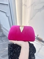 Pochette de soirée élégante en velours rose rouge avec fermoir feuille dorée - 20cm x 4cm x 10cm / Rose Rouge (Chaîne + Poignée)