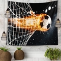 Arazzo in poliestere con calcio in fiamme che colpisce la rete su sfondo nero - 150x130cm / Calcio Di Fuoco
