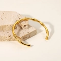Brazalete abierto de acero inoxidable chapado en oro de 18K con diseño de bambú - Brazalete Abierto de Nudo de Bambú (E241) / Dorado