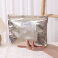 Neceser de maquillaje dorado brillante en cuero PU con relieve y cierre de cremallera - Tejido Metálico Texturizado / Oro Claro