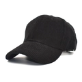 Dettaglio della trama in velluto a coste nero e della tesa curva del berretto da baseball - Nero / M (56-58cm)