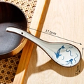 Cucchiaio in ceramica giapponese con motivo a pesce blu e dettaglio lunghezza 17,5 cm - Pesce Blu - Manico Lungo (17.5cm)