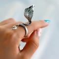 Silberner Kobra-Ring mit realistischer Schuppentextur und gewundenem Schlangen-Design - Königskobra Ring (Antik-Silber A-405)