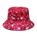 Detail eines roten und rosa Herzmusters auf einem hochwertigen Fischerhut aus Synthetik - M (56-58cm) / Herz Weinrot