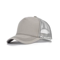 Dettaglio di un cappello trucker grigio con pannelli in rete e cuciture di rinforzo - Taglia unica / Grigio chiaro