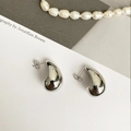 Pendientes de gota plateados pulidos con agujas S925 y un acabado de espejo moderno - Pendientes de botón de gota de agua hueca plateados (Pin de plata de ley 925)
