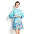 Hellblaues Blumen-Minikleid mit Stehkragen, Laternenärmeln und passendem Gürtel - S / Hellblau