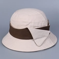 Detalle de costuras en el borde de un sombrero de algodón beige con cinta marrón - M (56-58cm) / Beige