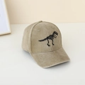 Detail van de kaki katoenen baseballpet met geborduurd zwart dinosaurus skelet ontwerp - Verstelbare Maat / Khaki