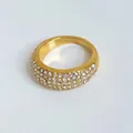 Anillo ancho dorado con múltiples filas de cristales blancos y diseño retro vintage - Anillo Ancho con Pavé de Brillantes Chapado en Oro Talla 7 (B407)