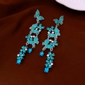 Detail van blauwe vlinder oorbellen met strassteentjes en druppelvormige hangers - 29# Zilveren pin - Zilver Blauw Vlinder Kwast