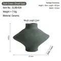 Piccolo vaso minimalista in ceramica verde scuro con trama verticale, altezza 15 cm - Verde Scuro Piccolo