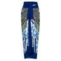 Détail d'une jupe portefeuille bohème avec motifs paisley et large lien bleu à nouer - Jupe portefeuille bleue