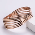 Élégant bracelet manchette ouvert multicouche évidé plaqué or rose 18 carats pour femme - Or rose