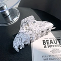 Large acetate hair claw clip featuring white marble texture and paper fragment pattern - Spray White 10cm