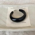 Minimalist black resin C-shape open ring with polished finish and vintage style - Bangle / Black