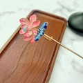Elegant vintage Chinese lotus hair pin with pink enamel petals and pearl accents - Lotus