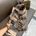 Sciarpa bohémien con stampa zebra grigio e beige con nappe decorative e trama morbida - Grigio