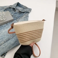 Stro-emmer tas in beige met bruine strepen en lederen schouderriem - Beige