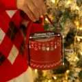 Scatola regalo rossa di Natale con manico e illustrazioni festose di Babbo Natale - Rotondo/Portatile / Scatola Regalo di Natale Motivo Pendente Rosso
