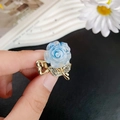Pince à cheveux fleur en résine bleue avec finition pailletée et strass brillants - Bleu