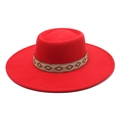 Cappello vintage in feltro di lana rosso con tesa di 9,5 cm e nastro etnico - M (56-58cm) / Rosso