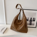 Borsa hobo retrò in morbida pelle color caramello scuro con tracolla regolabile - Grande / Marrone