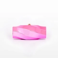 Bolso de mano irregular de acrílico en degradado rosa con forma geométrica torcida - Rosa Roja