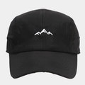 Nahaufnahme einer schwarzen 5-Panel-Kappe mit weißem Berggestickt aus Nylon-Gewebe - Verstellbar / Schwarz