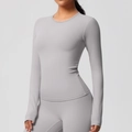 Ensemble de yoga gris clair ajusté avec haut à manches longues et legging - Gris Givré