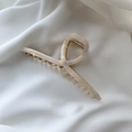 Haarklammer aus Acetat in Creme mit Marmor-Effekt und eleganter goldener Metallfeder - Meerjungfrau-Farbe