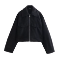 Détail d'une veste courte noire en bouclé avec fermeture éclair et doubles poches plaquées - Noir