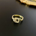 Detail of 18K gold ring featuring mother of pearl inlay and rectangular baguette zircon - Gold Square Mother of Pearl Zirconia Style