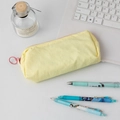 Astuccio giallo pastello minimalista con zip rosa posizionato sulla scrivania - Piccolo / Giallo Limone