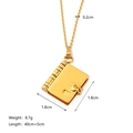 Dettaglio del ciondolo a libro con cuore in oro 18k, misura 1,8cm e peso 8,7g - Stile Medaglione Libro / Oro