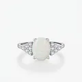 Anillo elegante de plata S925 con opalo blanco ovalado y circonitas brillantes laterales - Plata 925 / Anillo Talla US 5 (49mm)
