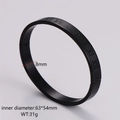 Dettaglio del bracciale nero in acciaio inossidabile da 8mm con numeri romani - Nero Uomo