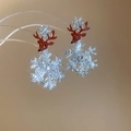 Details von Silbernen Schneeflocken-Ohrringen mit roten Rentieren und Strasssteinen - Silber (2# Silbernadel)