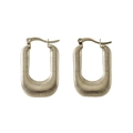 Dettaglio di orecchini a U in acciaio 18K argento con texture a righe orizzontali - Oro 18K / Color Acciaio