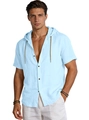 Camicia uomo azzurra traspirante in lino con cappuccio, coulisse e bottoni scuri - S / Azzurro