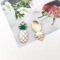 Ciondolo ananas dorato in smalto per creazione gioielli fai-da-te con finiture bianco e verde - Ananas / 10x24mm